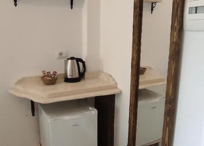 Artisan Walking Distance From The Sarande