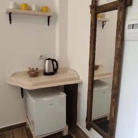 Artisan Walking Distance From The Sarandë