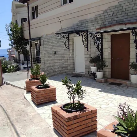 Artisan Walking Distance From The דירה